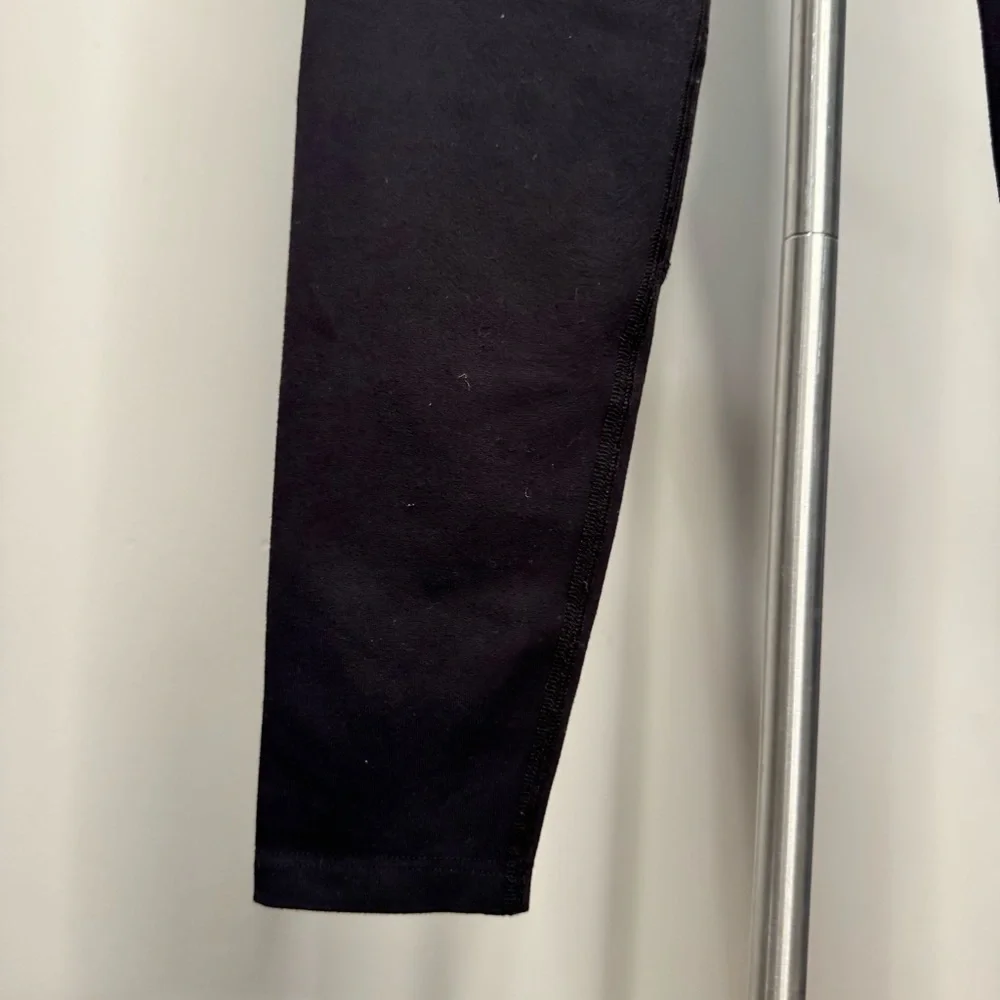 Beyond Yoga Black Leggings Criss Cross Pockets Cross Seams Detail Size Small - Picture 10 of 13